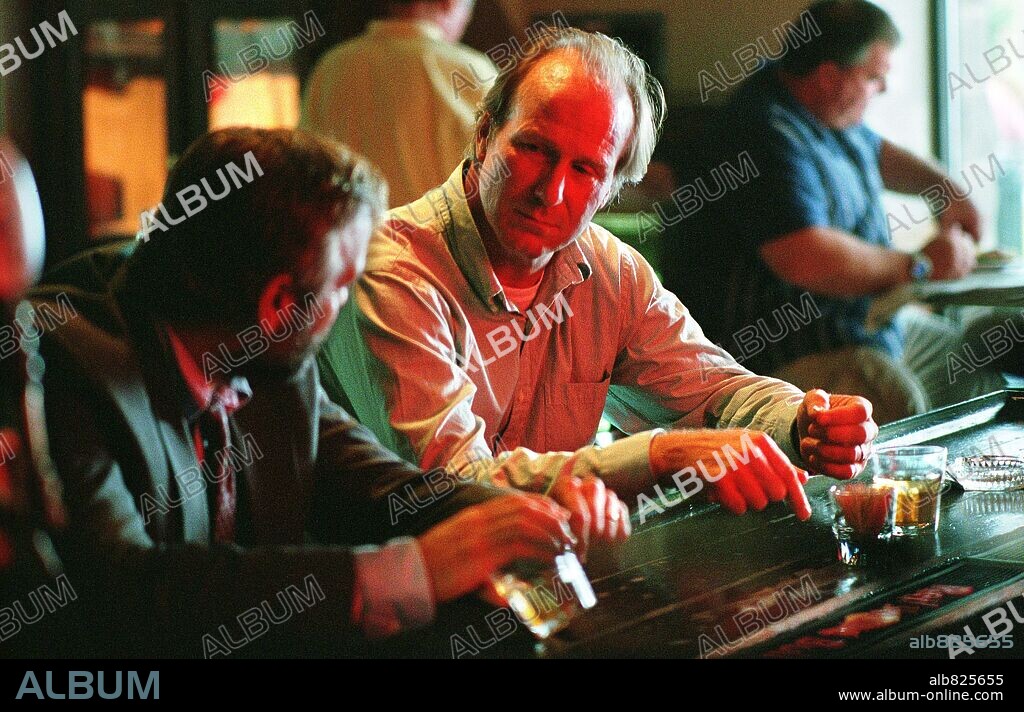 GEORGE CLOONEY y WILLIAM HURT en SYRIANA, 2005, dirigida por STEPHEN GAGHAN. Copyright WARNER BROS. / BALDWIN, SIDNEY.