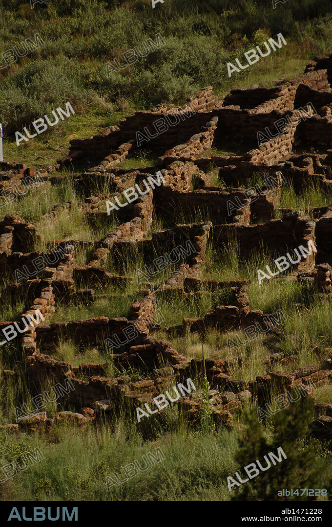 ARTE PREHISTORICO. NEOLITICO. AMERICA. INDIOS PUEBLO. MONUMENTO NACIONAL BANDELIER (BANDELIER NATIONAL MONUMENT). TYUONYI. Uno de los asentamientos de indios Pueblo en el Cañón de los Frijoles. Estado de Nuevo México. Estados Unidos.