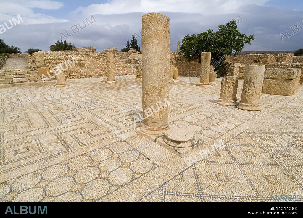 Ancient Roman city of Sufetula, Sbeitla, Tunisia, North Africa, Africa.