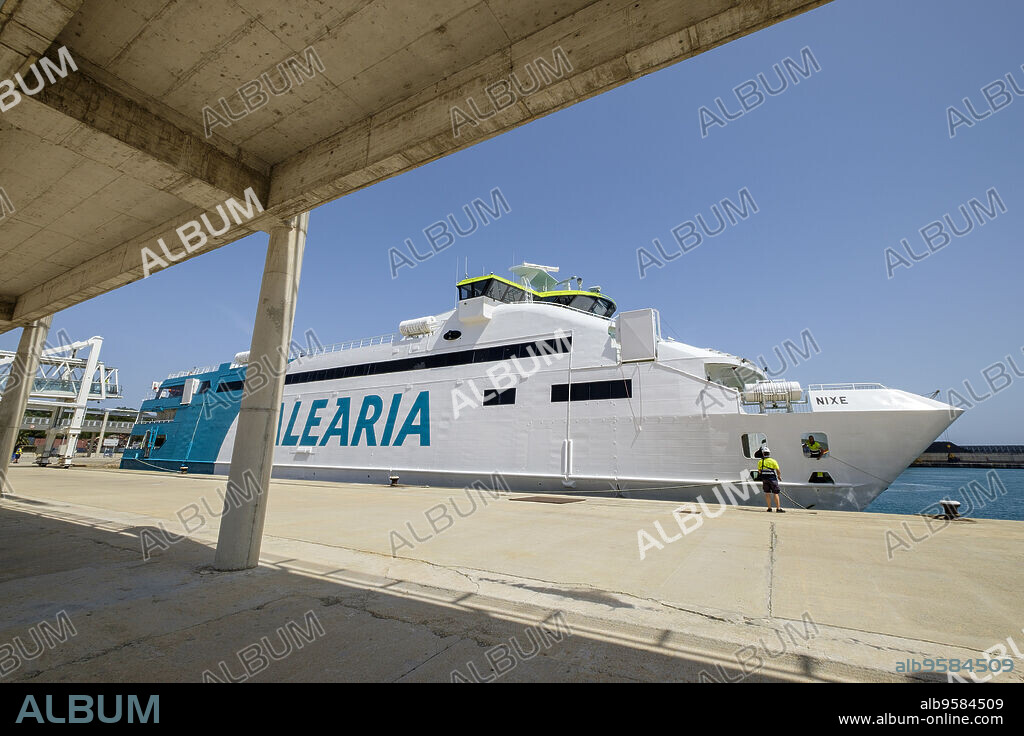barco Nixe, compañia naviera Balearia, estacion maritima, Puerto de Alcudia, Mallorca, balearic islands, Spain.