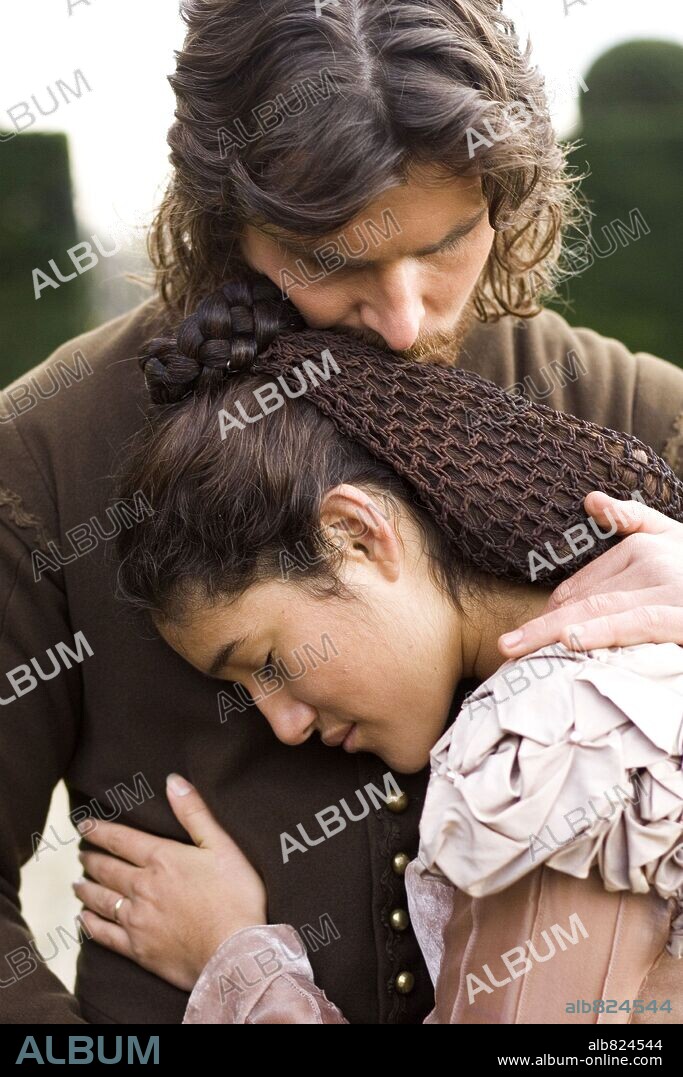 CHRISTIAN BALE y Q'ORIANKA KILCHER en EL NUEVO MUNDO, 2005 (THE NEW WORLD), dirigida por TERRENCE MALICK. Copyright NEW LINE CINEMA / WALLACE, MERIE W.