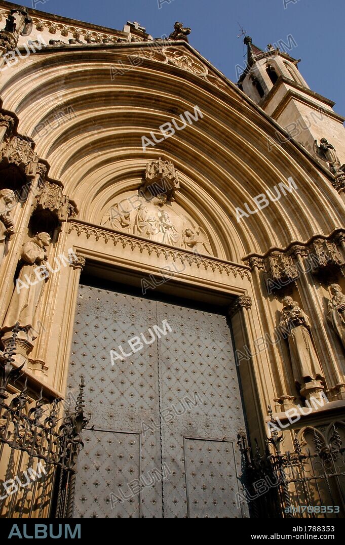 ARTE GOTICO. ESPAÑA. BASILICA DE SANTA MARIA. Iglesia gótica iniciada en el año 1285. Vista general del pórtico. VILAFRANCA DEL PENEDES. Comarca del Alt Penedès. Provincia de Barcelona. Cataluña.