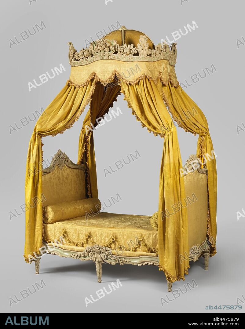 Curtain of the Lit à la Polonaise, Curtain of silk damask from the bed in box, bed, anonymous, France, c. 1775, wood (plant material), walnut (hardwood), beech (wood), iron (metal), silk, satin, copper (metal), paint (coating), damask, l 125 cm.