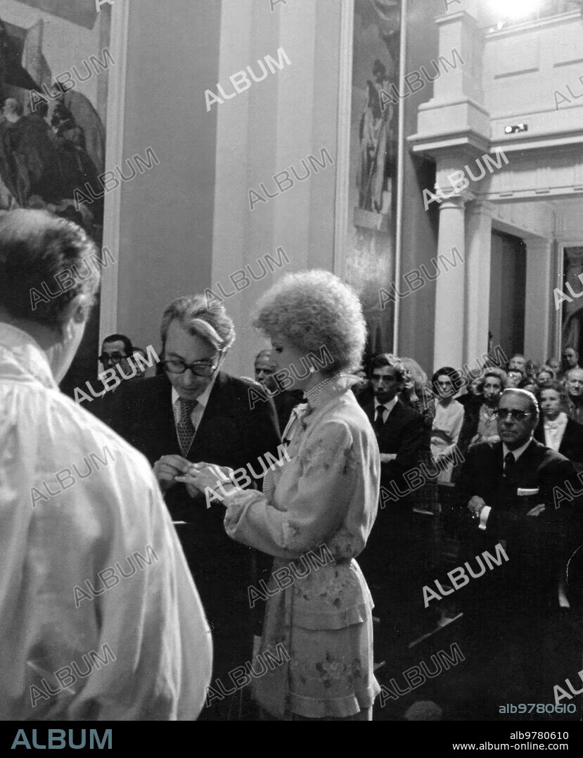 15 marzo 1978. Boda  de la duquesa de Alba con Jesus Aguirre en la capilla del palacio de Liria.