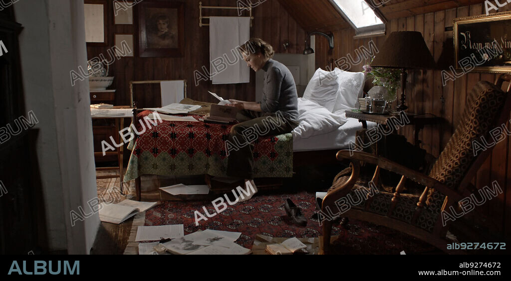 CONNIE NIELSEN in THE DREAMER-BECOMING KAREN BLIXEN, 2022 (DROMMEREN), directed by JEANETTE NORDAHL. Copyright Nordic Entertainment Group.