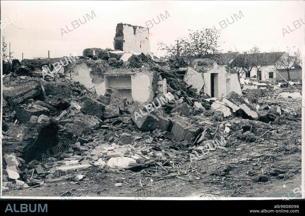 Mayo 1956. Destrozos Causados por el terremoto en Albolote.