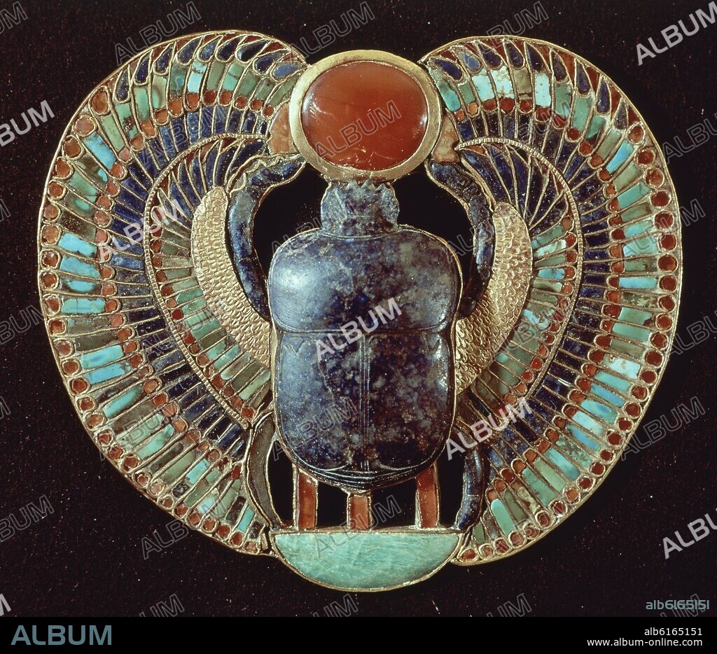 ATEUCO - PECTORAL EN FORMA DE ESCARABAJO ALADO - TESORO DE TUTANKAMON - XVIII DINASTIA - 1325 AC.