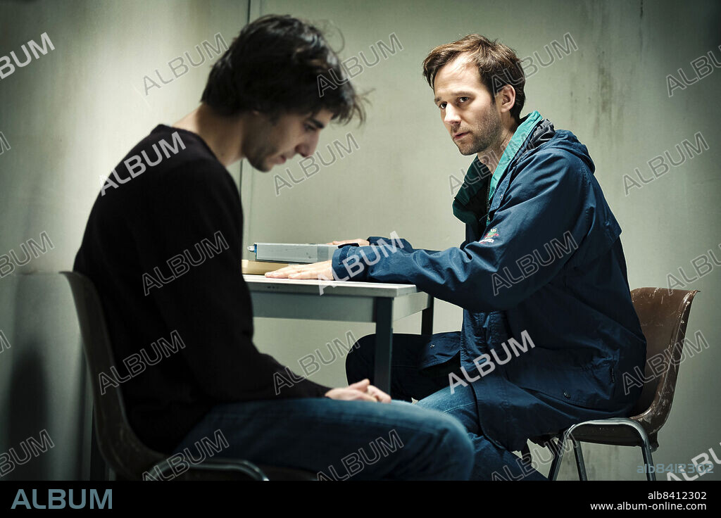 BEN ATTAL y BENJAMIN LAVERNHE en EL ACUSADO, 2021 (LES CHOSES HUMAINES), dirigida por YVAN ATTAL. Copyright Curiosa Films / Gaumont.