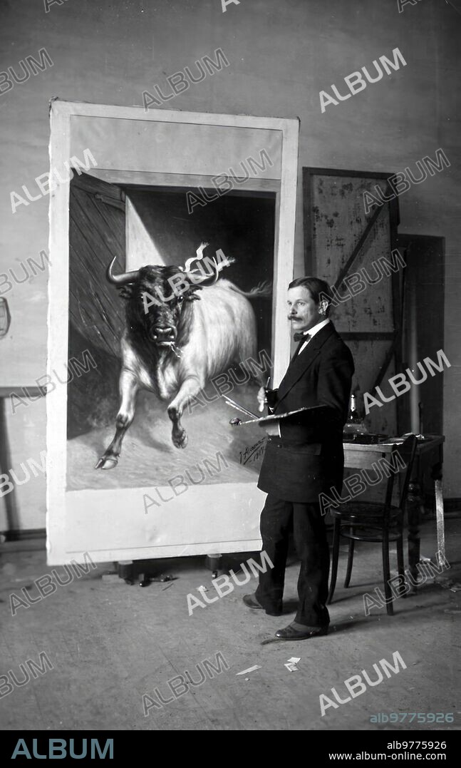 Febrero 1917. El pintor Julián Alcaraz Pintando el boceto para el cartel Adquirido para anunciar la inauguración de la plaza monumental de Sevilla. Foto: Llopis (san Sebastián).