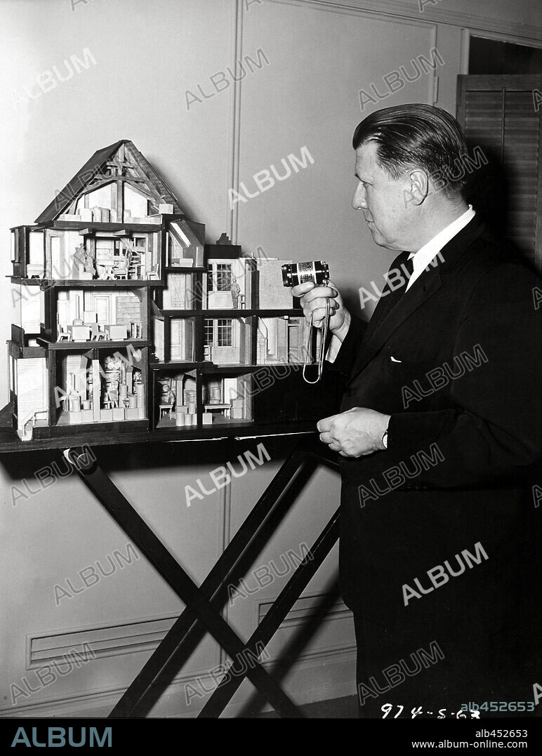 GEORGE STEVENS in THE DIARY OF ANNE FRANK, 1959, directed by GEORGE STEVENS. Copyright 20TH CENTURY FOX.