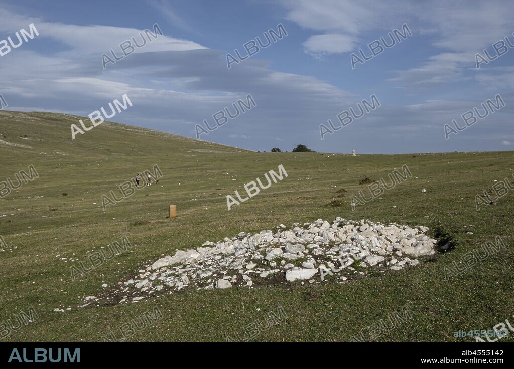 túmulo de Atau, Parque Megalítico de Legaire, campas de Legaire , Álava, Pais Vasco, Spain.