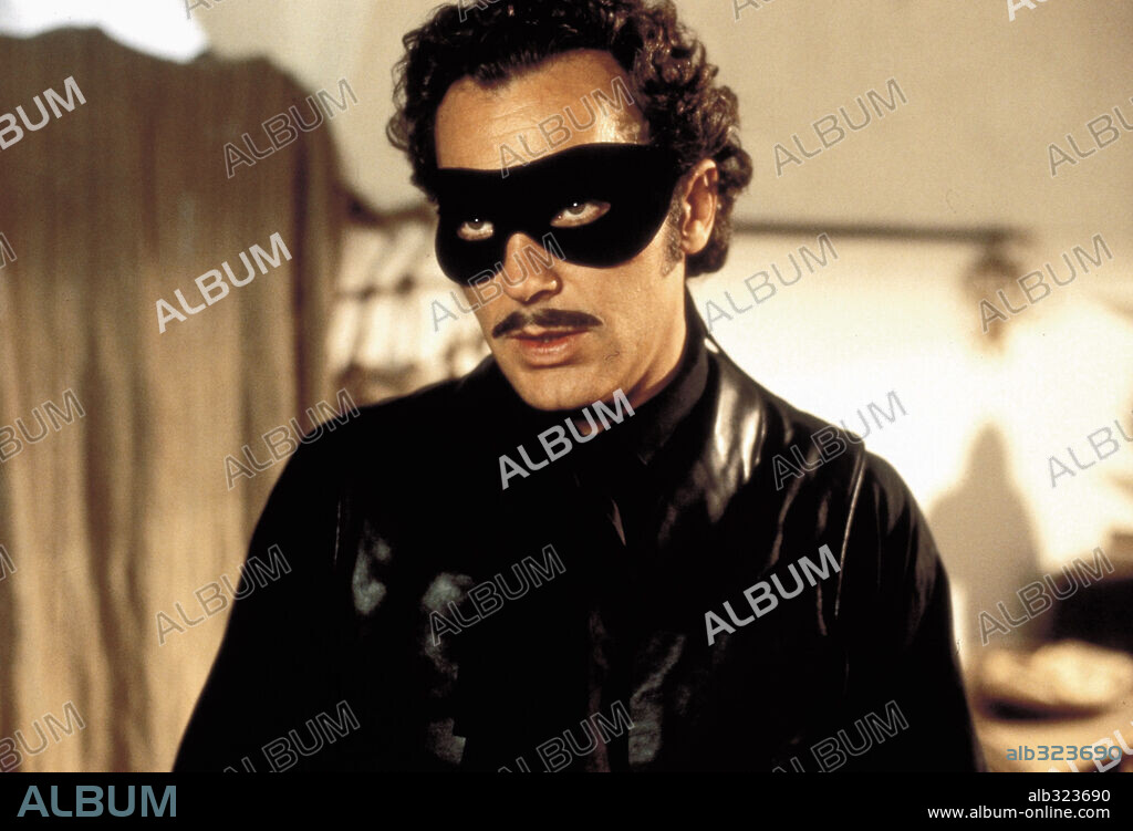 JOSE CORONADO en LA VUELTA DE EL COYOTE, 1998, dirigida por MARIO CAMUS. Copyright ENRIQUE CEREZO PRODUCCIONES / NIETO, MATIAS.