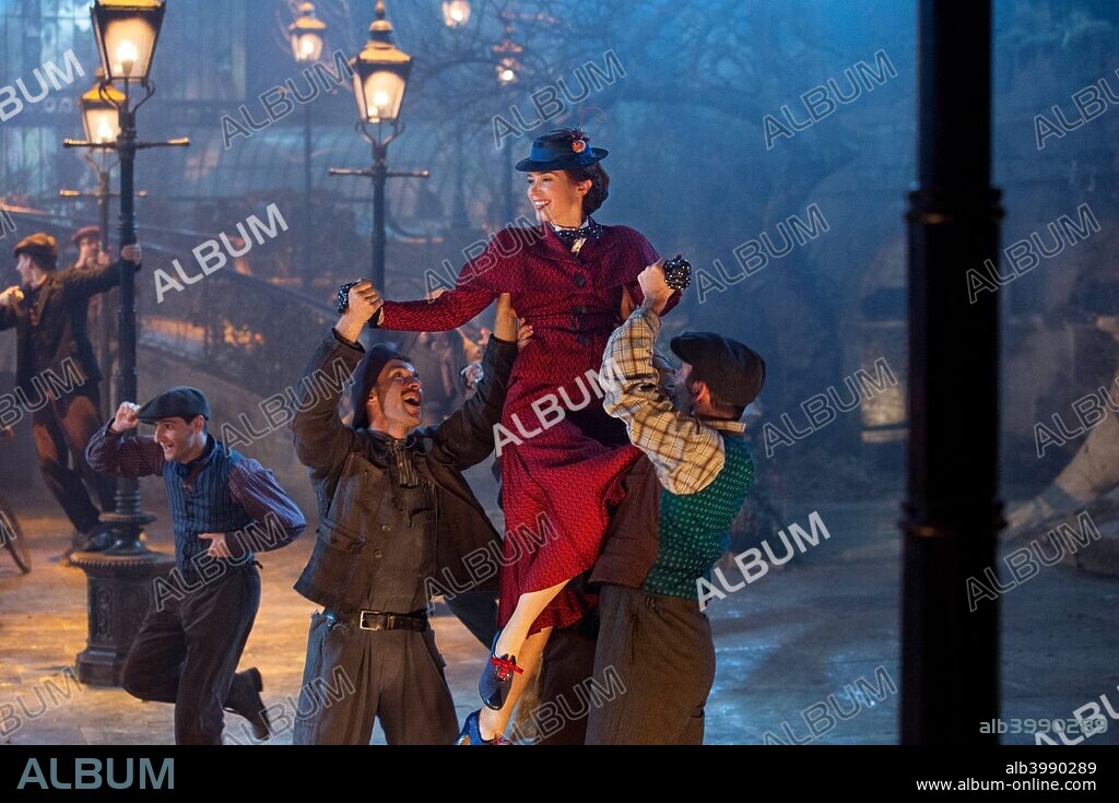 EMILY BLUNT in MARY POPPINS RETURNS, 2018, directed by ROB MARSHALL. Copyright LUCAMAR PRODUCTIONS/MARC PLATT PRODUCTIONS/WALT DISNEY.