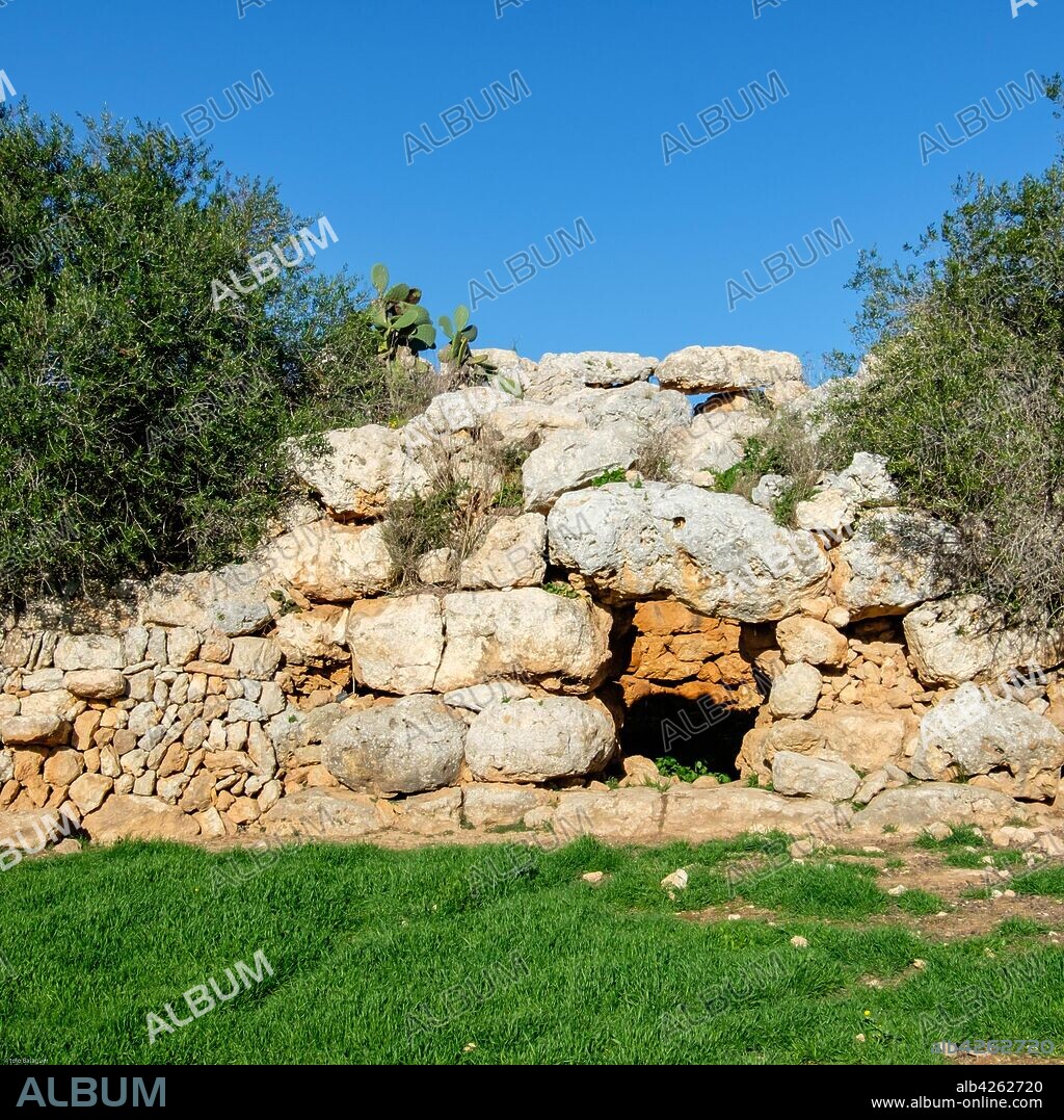talayot de Son Noguera, cultura talayótica , Llucmajor, Mallorca, balearic islands, Spain.