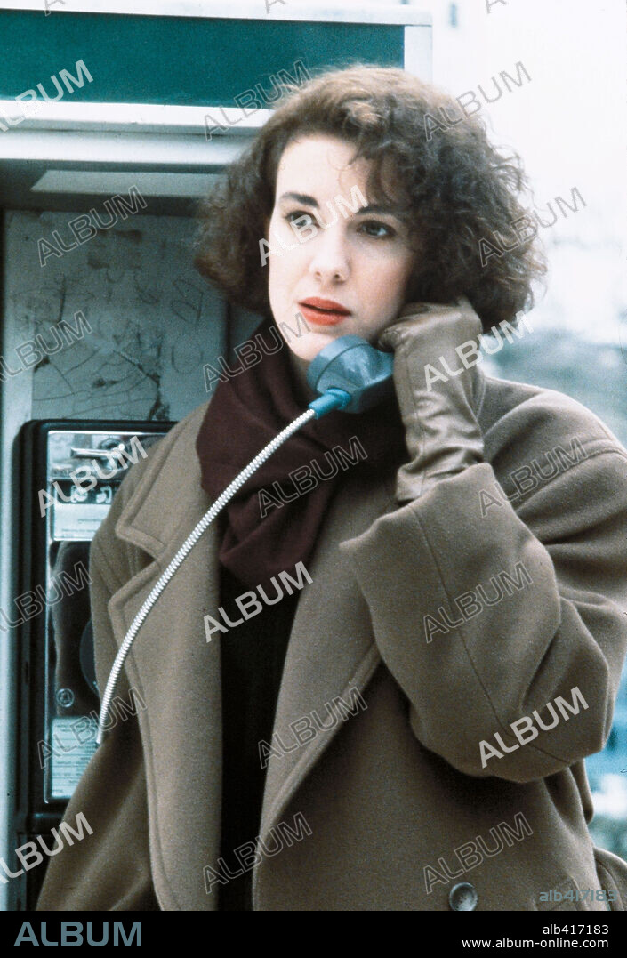 ELIZABETH PERKINS in LOVE AT LARGE, 1990, unter der Regie von ALAN RUDOLPH. Copyright ORION PICTURES.