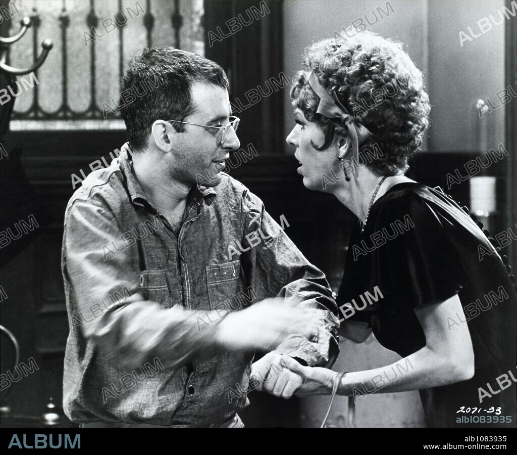 AUSTIN PENDLETON y CAROL BURNETT en PRIMERA PLANA, 1974 (THE FRONT PAGE), dirigida por BILLY WILDER. Copyright UNIVERSAL PICTURES.