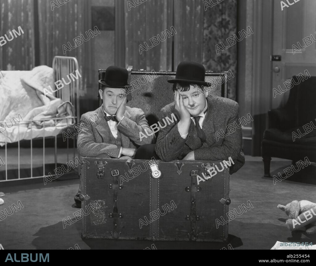 OLIVER HARDY and STAN LAUREL in PACK UP YOUR TROUBLES, 1932, directed by GEORGE MARSHALL. Copyright HAL ROACH/MGM.