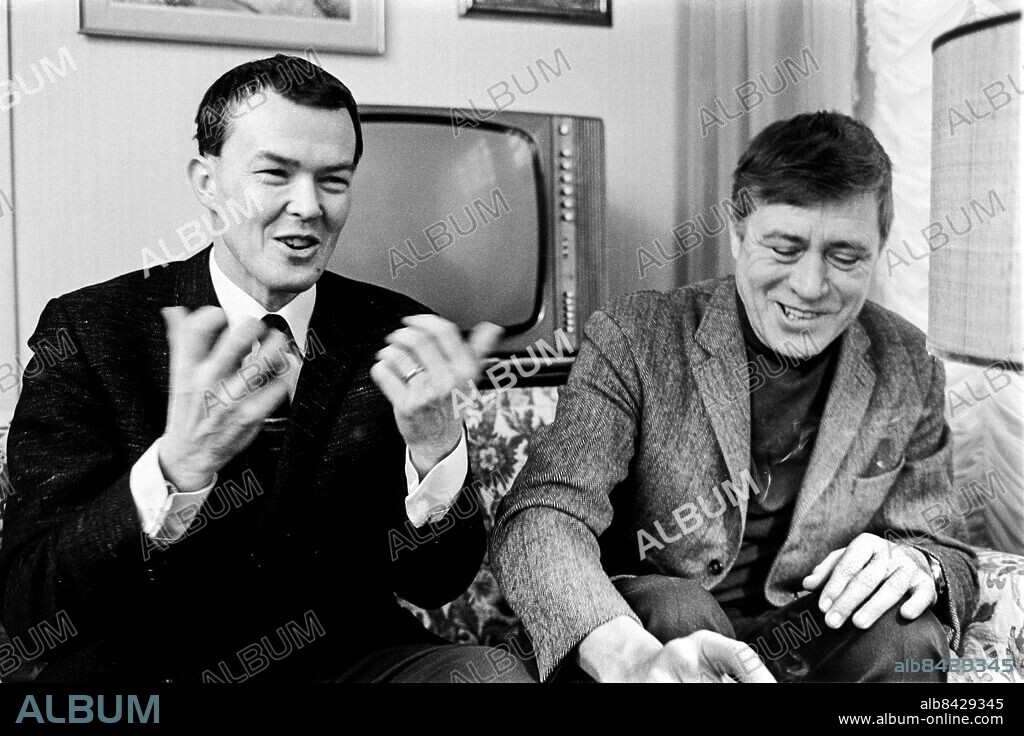 1971-01-07.. Jan Lindblad (tv), naturfilmare och författare, utsedd till årets TV-topp 1970 i Röster i Radio-TV:s årliga omröstning, och Pekka Langer, författare och radioman, utsedd till årets Radio-topp 1970 i Röster i Radio-TV:s årliga omröstning.. Foto: Bo-Aje Mellin / RiR / SVT / Kod: 5600. Reportage publ. i RiR 4/71 sid. 6-7.. RiR 20041 sv/v neg.