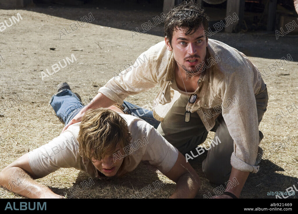 MATT BOMER y TAYLOR HANDLEY en MATANZA DE TEXAS, LA: EL ORIGEN, 2006 (TEXAS CHAINSAW MASSACRE, THE: THE BEGINNING), dirigida por JONATHAN LIEBESMAN. Copyright NEW LINE CINEMA / REDIN, VAN.