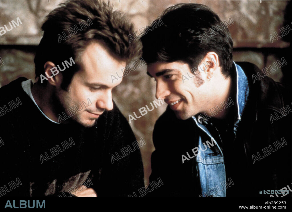 ADRIA COLLADO y TRISTÁN ULLOA en MENSAKA, 1998, dirigida por SALVADOR GARCIA RUIZ.