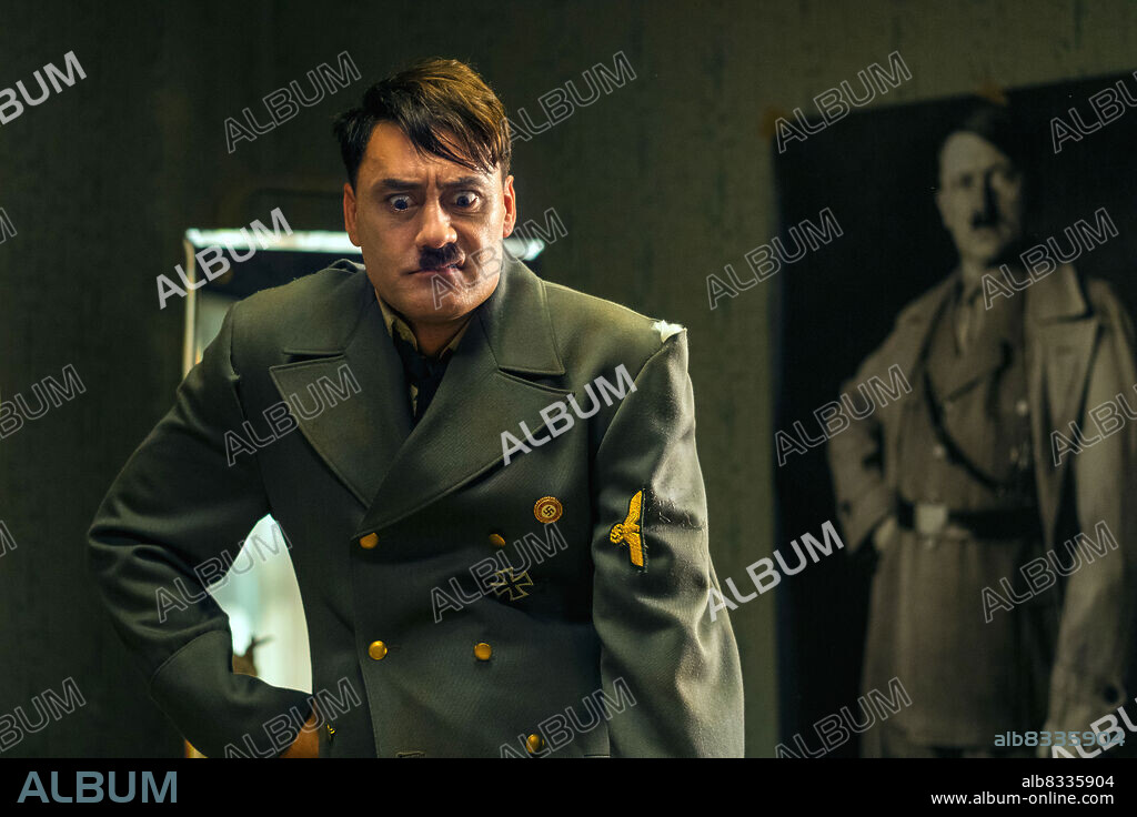 TAIKA WAITITI dans JOJO RABBIT, 2019, réalisé par TAIKA WAITITI. Copyright PIKI FILMS.