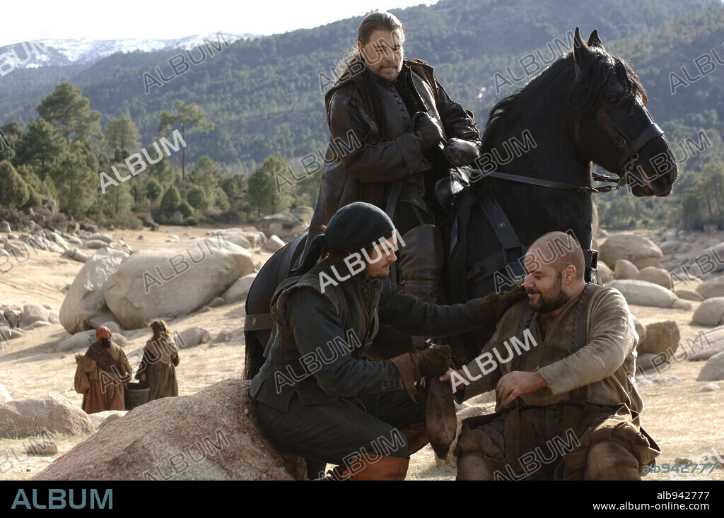 JUAN LUIS GALIARDO y WILL KEMP en MIGUEL Y WILLIAM, 2007, dirigida por INES PARIS. Copyright FUTURE FILMS LTD./MIGUEL Y WILLIAM PRODUCCIONES/WARNER BROS.
