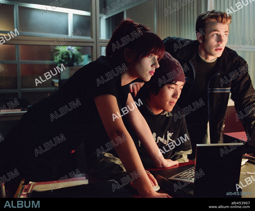 CHRIS EVANS, LEONARDO NAM and SCARLETT JOHANSSON in THE PERFECT SCORE, 2004, directed by BRIAN ROBBINS. Copyright PARAMOUNT PICTURES / CURRAN, DOUGLAS.