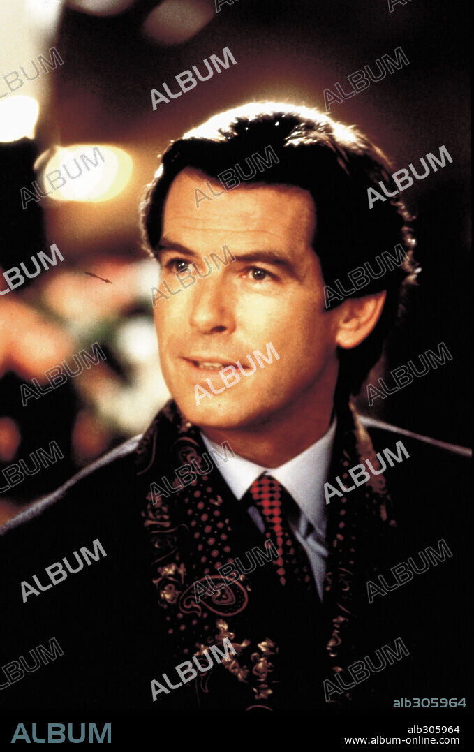 PIERCE BROSNAN in THE MIRROR HAS TWO FACES, 1996, directed by BARBRA STREISAND. Copyright COLUMBIA TRI STAR / JAMES, DAVID.