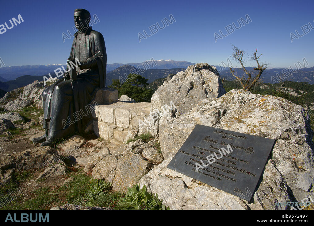 Escultura de Jacinto Verdaguer. Santuario de La Mare de Déu del Mont.Garrotxa. Girona..Catalunya.España.