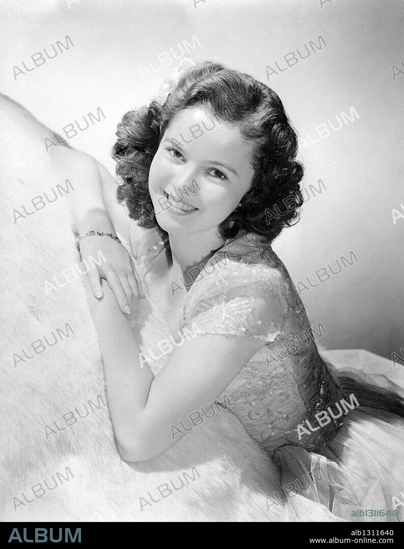 SHIRLEY TEMPLE en QUIERO SER MUJER, 1942 (MISS ANNIE ROONEY), dirigida por EDWIN L. MARIN. Copyright UNITED ARTISTS.