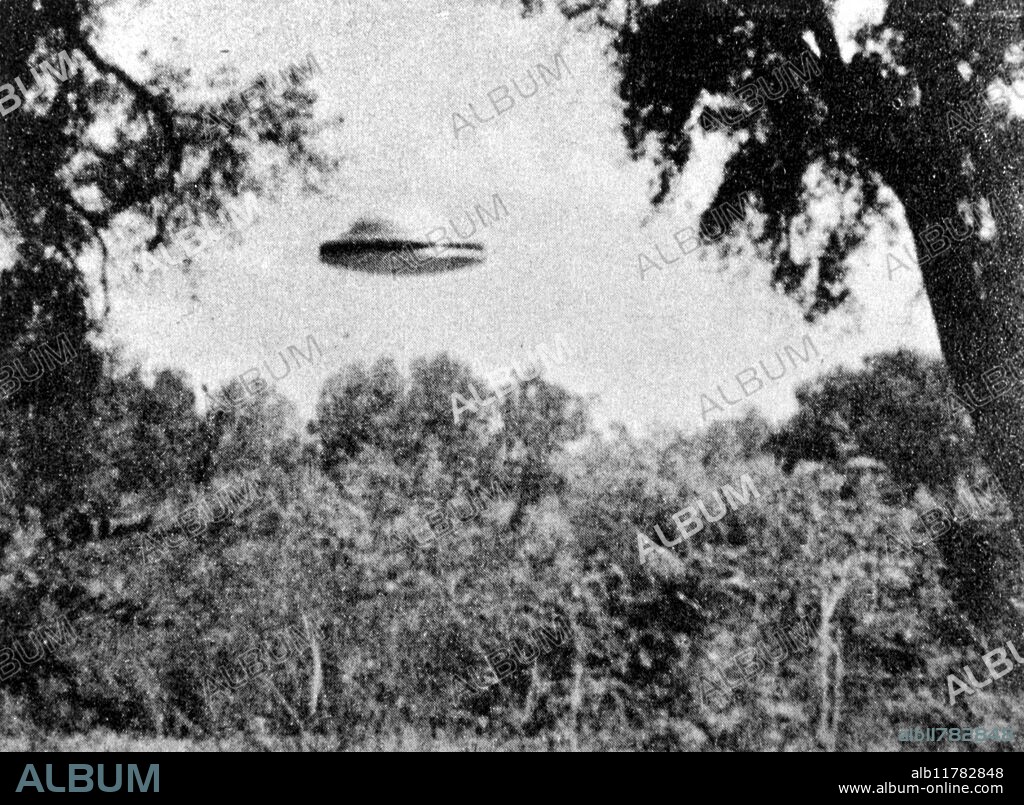 UFO photographed by Paul Villa, near Volcano Mountains, New Mexico, USA, April 1965. - ©TopFoto / Fortean.