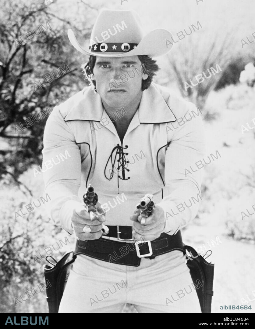 ARNOLD SCHWARZENEGGER en CACTUS JACK, 1979 (THE VILLAIN), dirigida por HAL NEEDHAM. Copyright COLUMBIA/RASTAR.