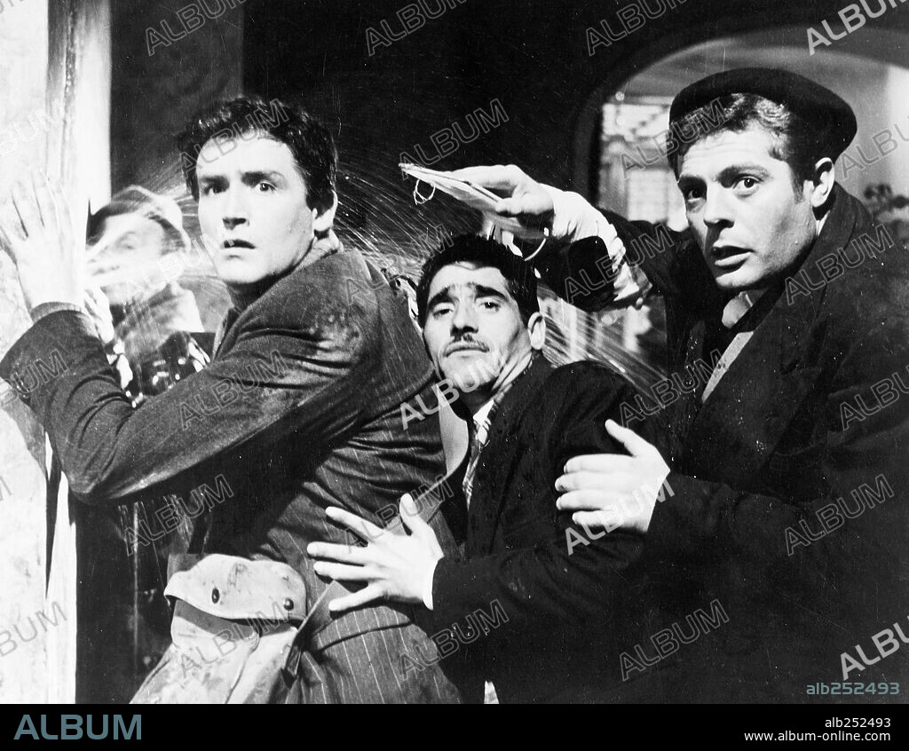 MARCELLO MASTROIANNI, TIBERIO MURGUIA and VITTORIO GASSMAN in BIG DEAL ON MADONNA STREET, 1958 (I SOLITI IGNOTI), directed by MARIO MONICELLI. Copyright LUX FILM.