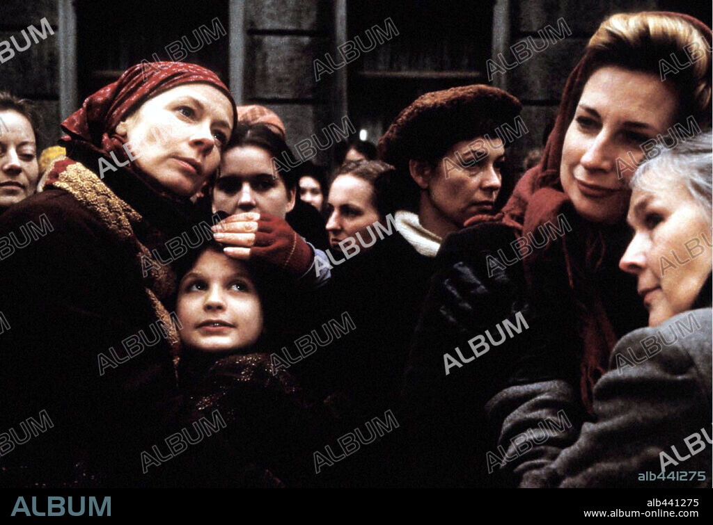 KATJA RIEMANN in THE WOMEN OF ROSENSTRASSE, 2003 (ROSENSTRASSE), directed by MARGARETHE VON TROTTA. Copyright UNITED INTERNATIONAL PICTURES.