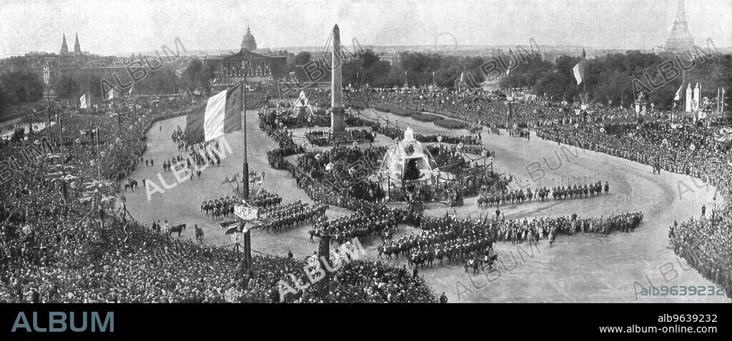 'Le jour de gloire; vue d'ensemble de la place de la Concorde, au moment ou la tete du cortege militaire va s'engager dans la rue Royale: a cinquante metres, derriere l'escadron de la garde republicaine, les marechaux Joffre et Foch chevauchent devant l'etat-major interallie; la tete de l'armee americaine arrive a la hauteur du pont de la Concorde et ses drapeaux debouchent des Champs-Elysees', 1919. From "L'Album de la Guerre 1914-1919, Volume 2" [L'Illustration, Paris, 1924].