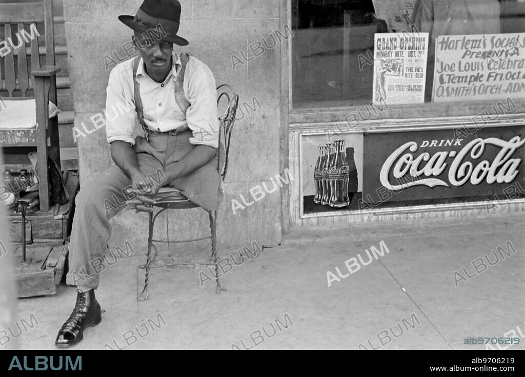 Man with Amputated Leg at Shoe Shine Stand, Natchez, Mississippi, USA, Ben Shahn for U.S. Resettlement Administration, October 1935.