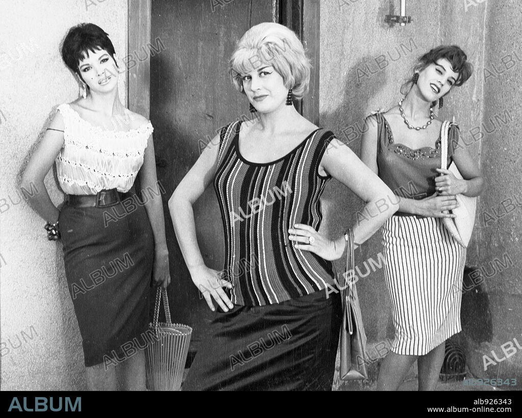 ELISA MONTEZ, EMMA PENELLA y TERELE PAVEZ en LA CUARTA VENTANA, 1963. Copyright JURO FILMS.