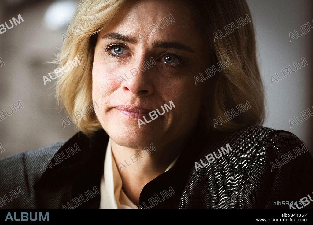 AMANDA PEET in DIRTY JOHN, 2020, unter der Regie von KAT CANDLER. Copyright ATLAS ENTERTAINMENT.