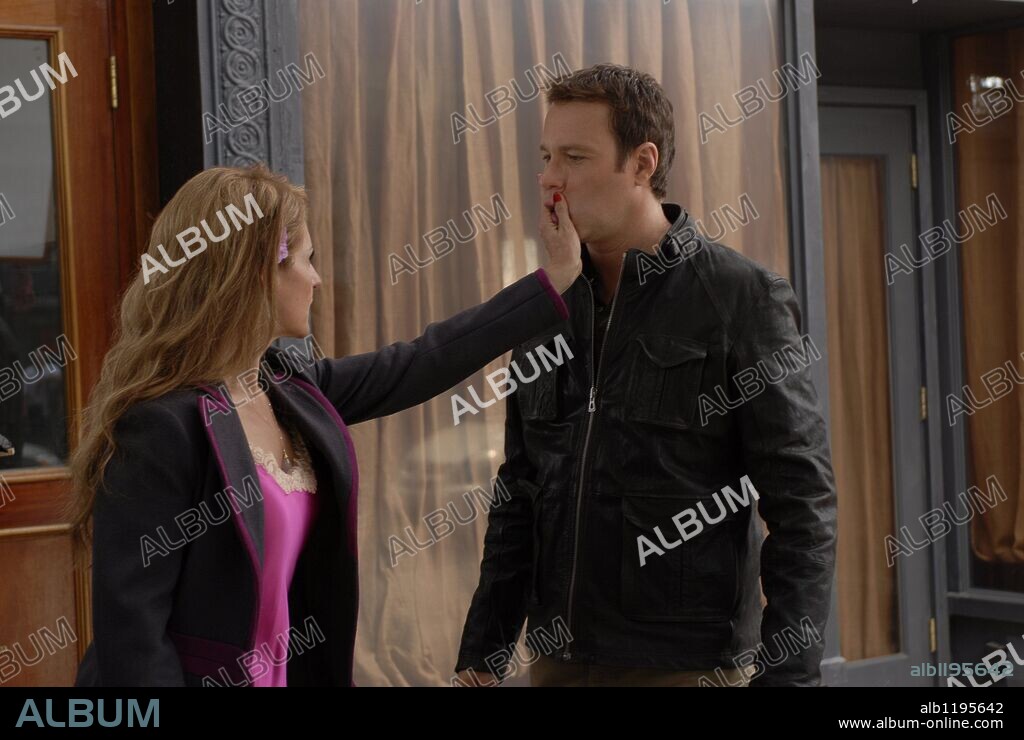 JOHN CORBETT and NIA VARDALOS in I HATE VALENTINE'S DAY, 2009, directed by NIA VARDALOS. Copyright BLUE STAR PICTURES/I HATE VDAY PRODUCTIONS.