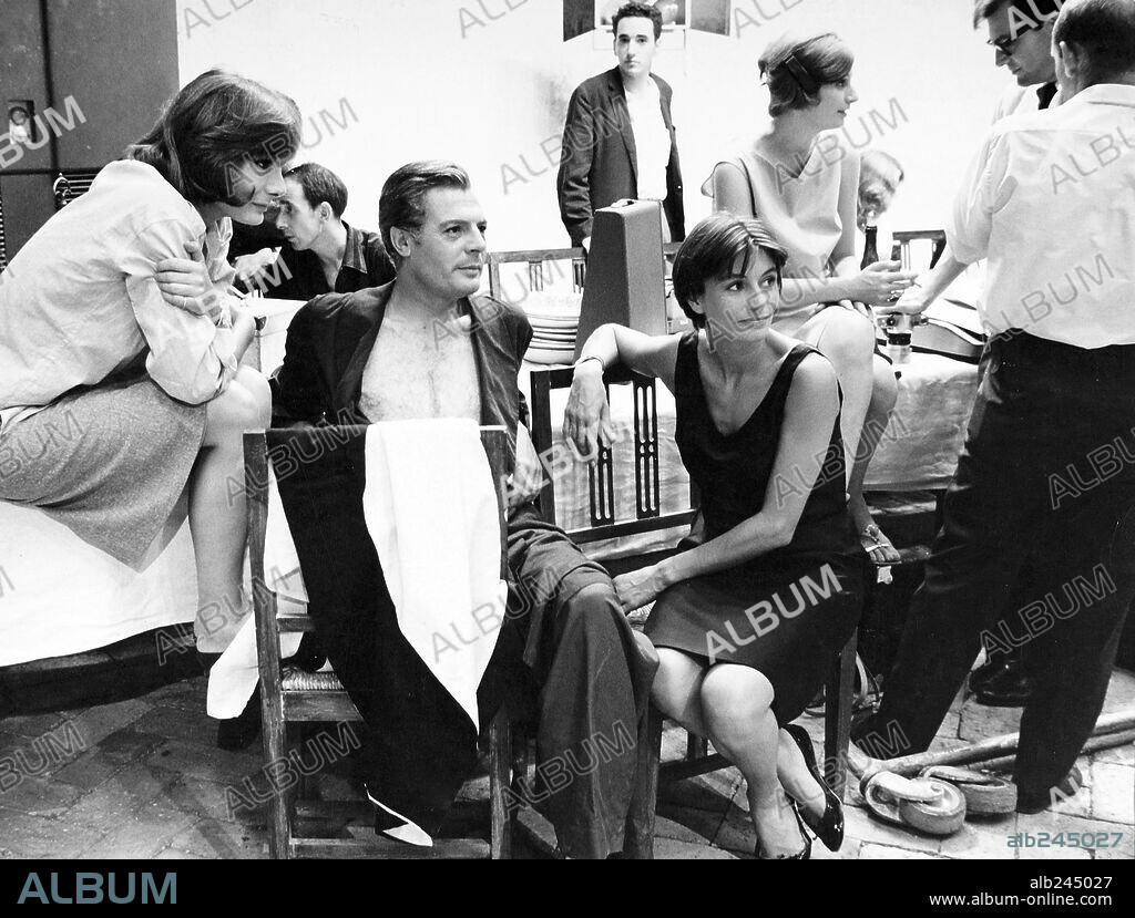 MARCELLO MASTROIANNI in FEDERICO FELLINI'S 8 1/2, 1963 (8 1/2), directed by FEDERICO FELLINI. Copyright CINERIZ.