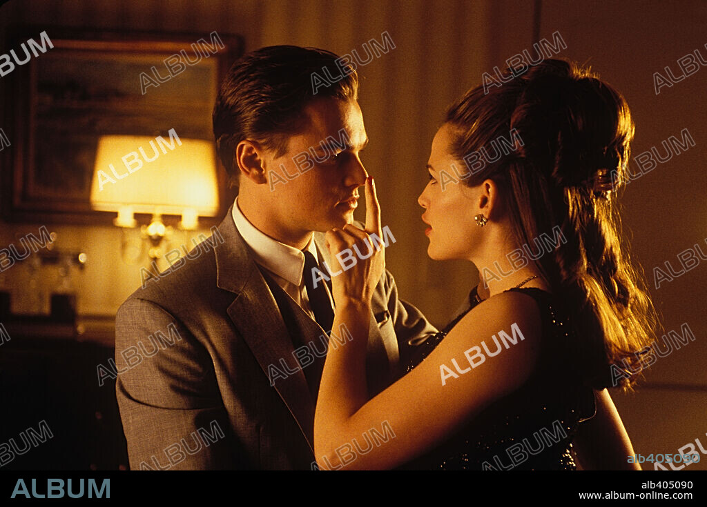 JENNIFER GARNER and Leonardo DiCaprio in CATCH ME IF YOU CAN, 2002, directed by STEVEN SPIELBERG. Copyright DREAMWORKS / COOPER, ANDREW.
