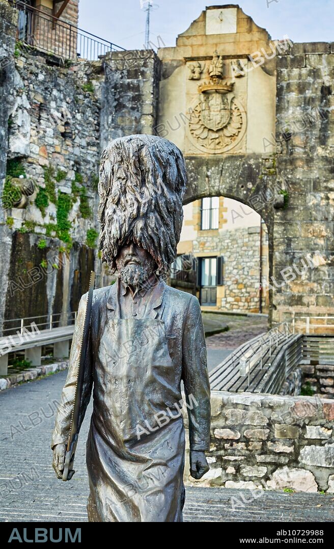 Hatxeroa, Puerta de Santa Maria, Old medieval town, Hondarribia, Gipuzkoa, Basque Country, Spain, Europe.