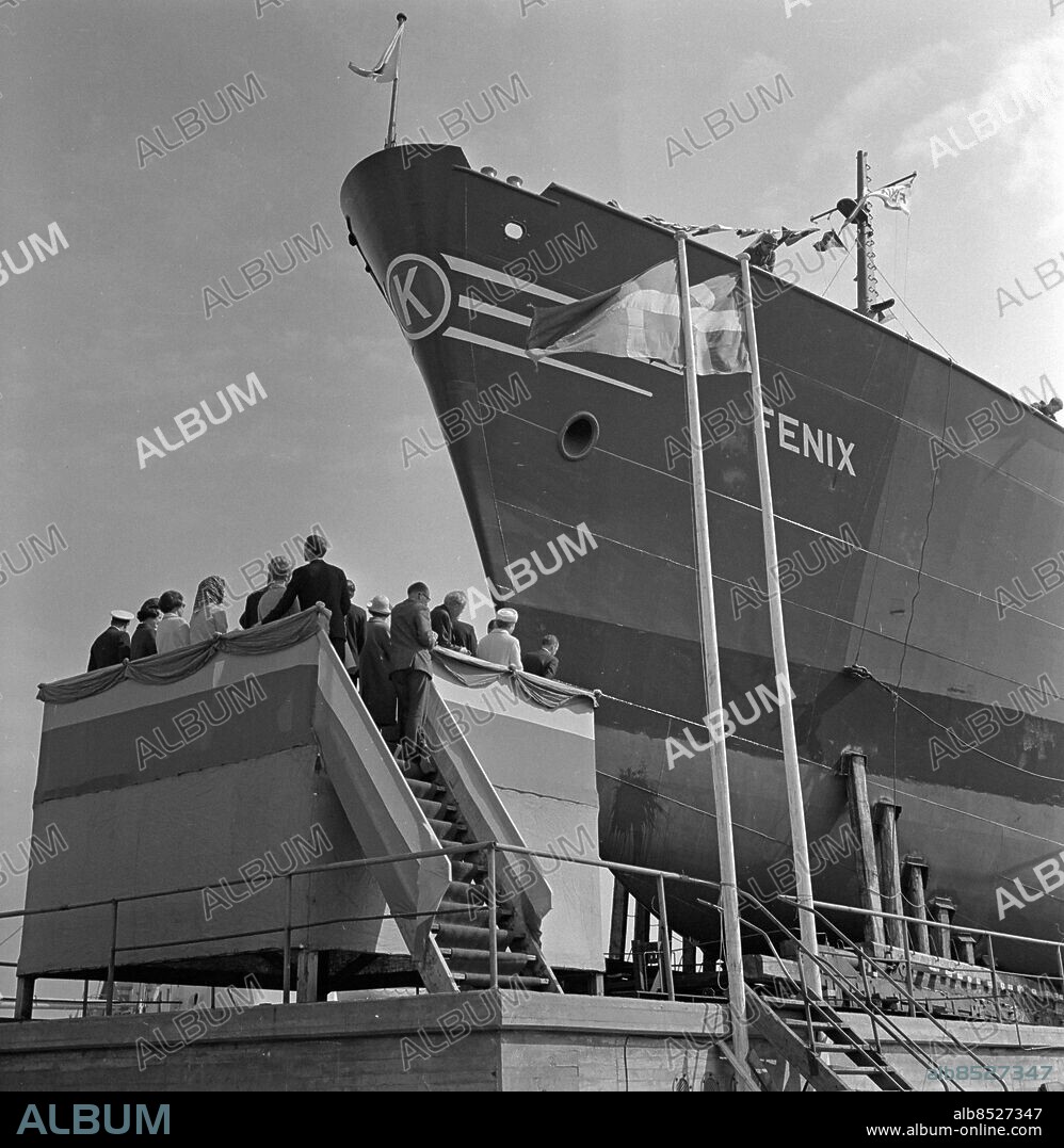 FALKENBERG 1968.. Falkenbergs varv - sjösättning av Fenix. *** Local Caption *** Lennart Bornmalm hade negativen Foto: Kamerareportage / TT / Kod: 2524.