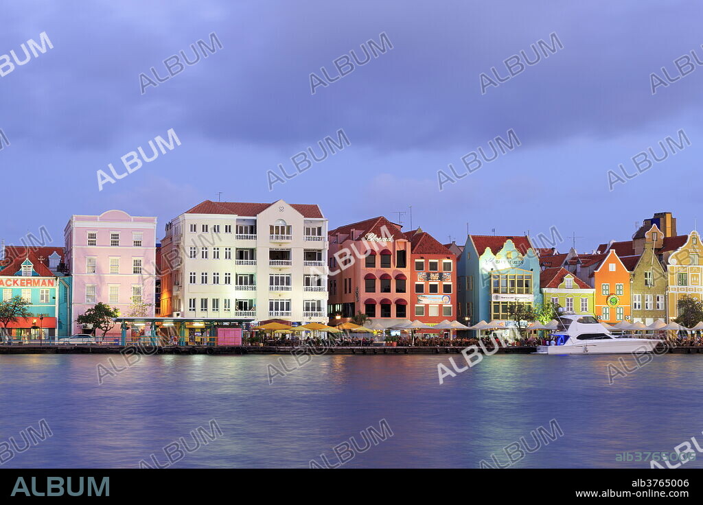 Buildings on Handelskade Street, Punda District, UNESCO World Heritage Site, Willemstad, Curacao, West Indies, Netherlands Antilles, Caribbean, Central America.