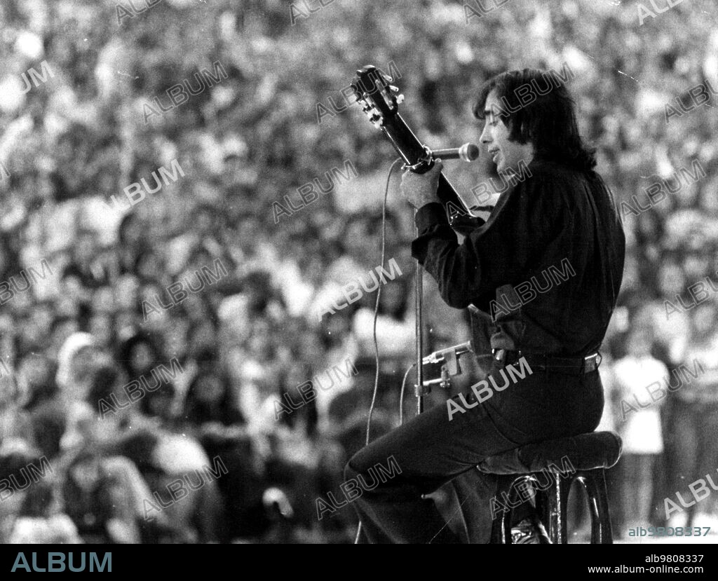 Madrid, 1/8/1973. Concierto de Joan Manuel Serrat en el Parque de Atracciones de Madrid.