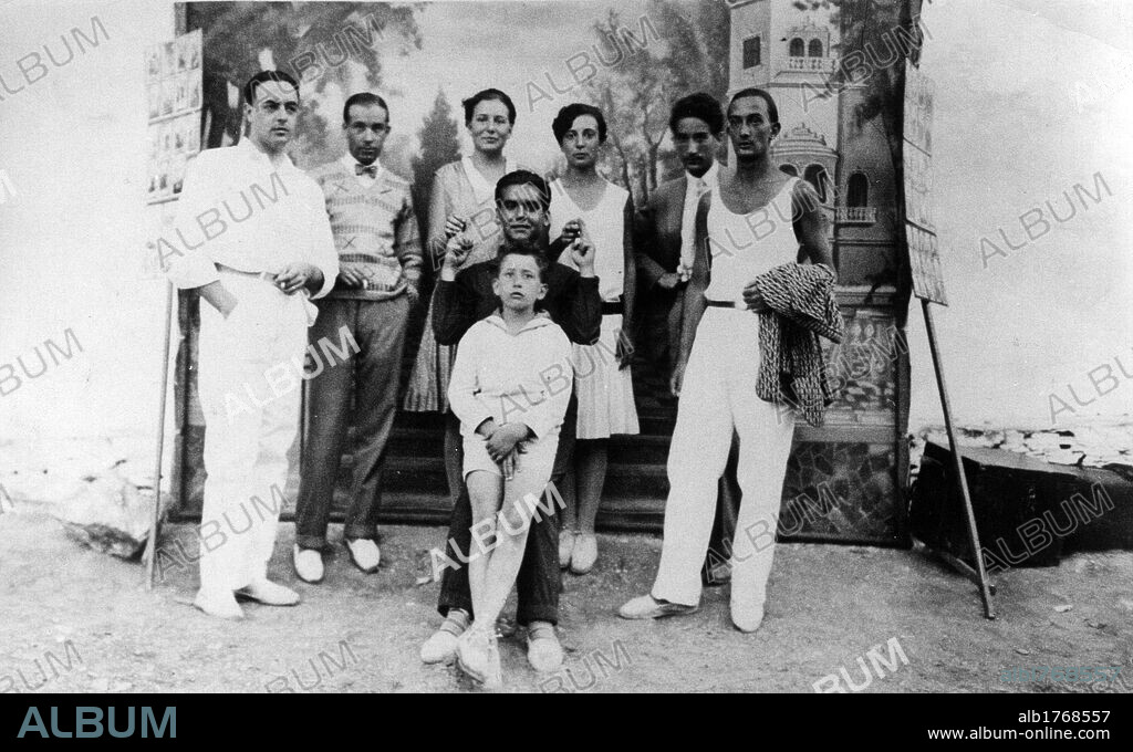 Group photo with Federico García Lorca and Salvador Dali. The Spanish poet and playwright Federico García Lorca in a group photo with the Spanish painter Salvador Dali. Spain, 1920s.