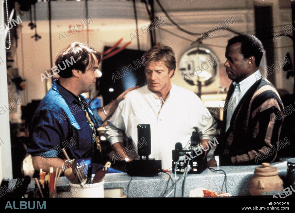 DAN AYKROYD, ROBERT REDFORD y SIDNEY POITIER en LOS FISGONES, 1992 (SNEAKERS), dirigida por PHIL ALDEN ROBINSON. Copyright UNIVERSAL PICTURES.