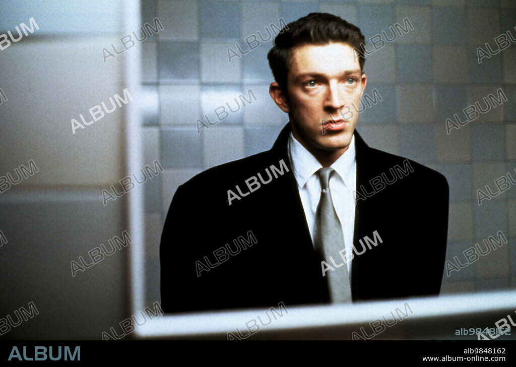 VINCENT CASSEL en FLASH-BACK-EL APARTAMENTO, 1996 (L' APPARTEMENT), dirigida por GILLES MIMOUNI. Copyright MATE PRODUCTION.