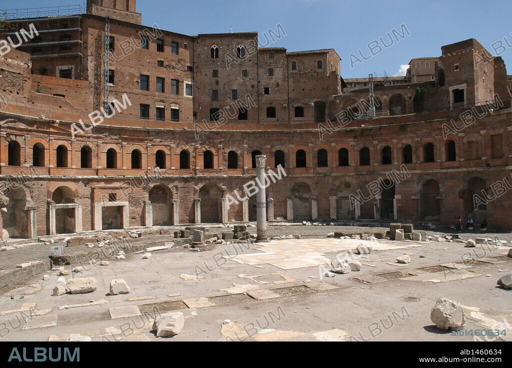 Forum of Trajan,  attributed to the architect Apollodorus of Damascus.   Trajan's Market (Mercatus Traiani). Built in 100-100 A.D. Rome. Italy.