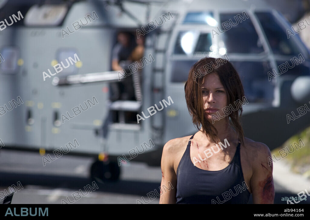 RHONA MITRA in DOOMSDAY, 2008, directed by NEIL MARSHALL. Copyright CRYSTAL SKY PICTURES/INTREPID PICTURES/MOONLIGHTING FILMS/ / MAIDMENT, JAY.